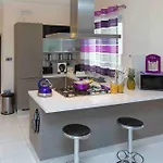 Sea View 2 Bed Close To Hpi6768 Daire