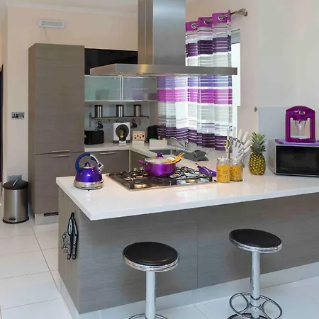 Sea View 2 Bed Close To Hpi6768 Apartment