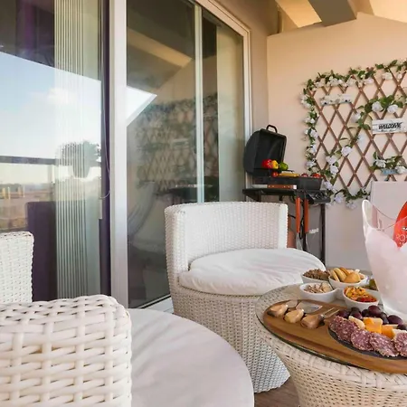 Sea View 2 Bed Close To Hpi6768 Apartment *
